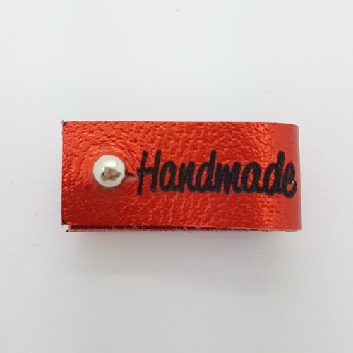 Бирка 27х12мм Hand Made красная, с кнопкой, натур.кожа