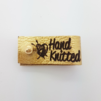 Бирка 27х12мм Hand Knitted золото, с кнопкой, натур.кожа