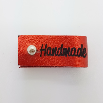 Бирка 27х12мм Hand Made красная, с кнопкой, натур.кожа