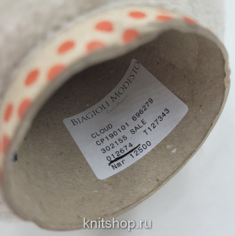 Biagioli Modesto Cloud (302155 Pt 012674 белый) 82% кашемир вспушенный, 18% па 1250м/100гр букле